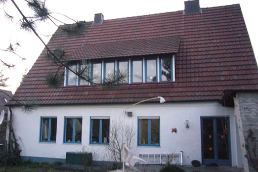 Die Fenster und die Dachsanierung ist bei diesem Haus notwendig
