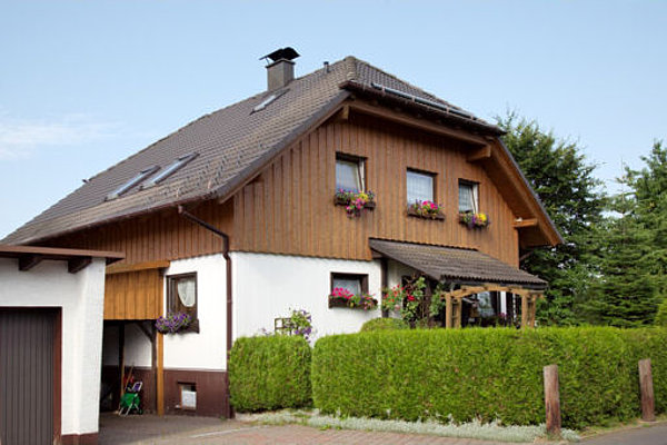 Altes Haus neu aufgesattelt