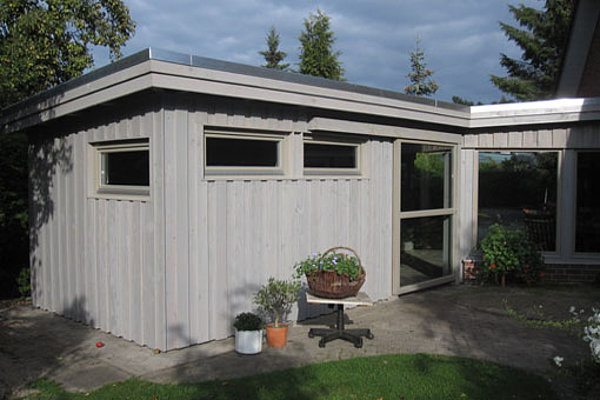 Carport mit gemütlicher, windgeschützter Sitzecke